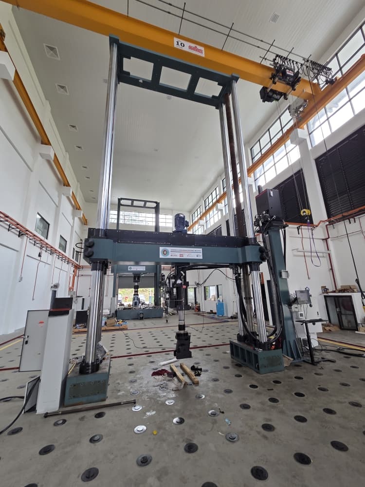 Large structural test frame installed in an engineering laboratory