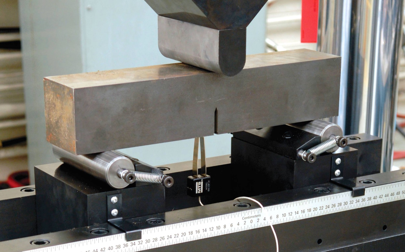 Series 311 High-Force Test Systems — view 3
