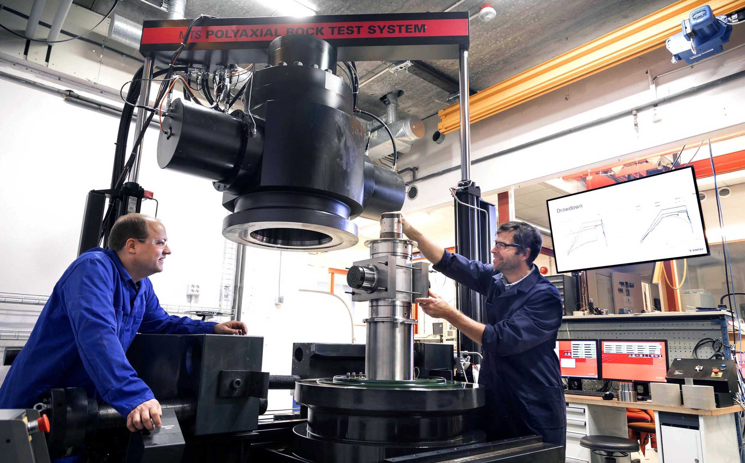 Polyaxial Rock Test System — view 2