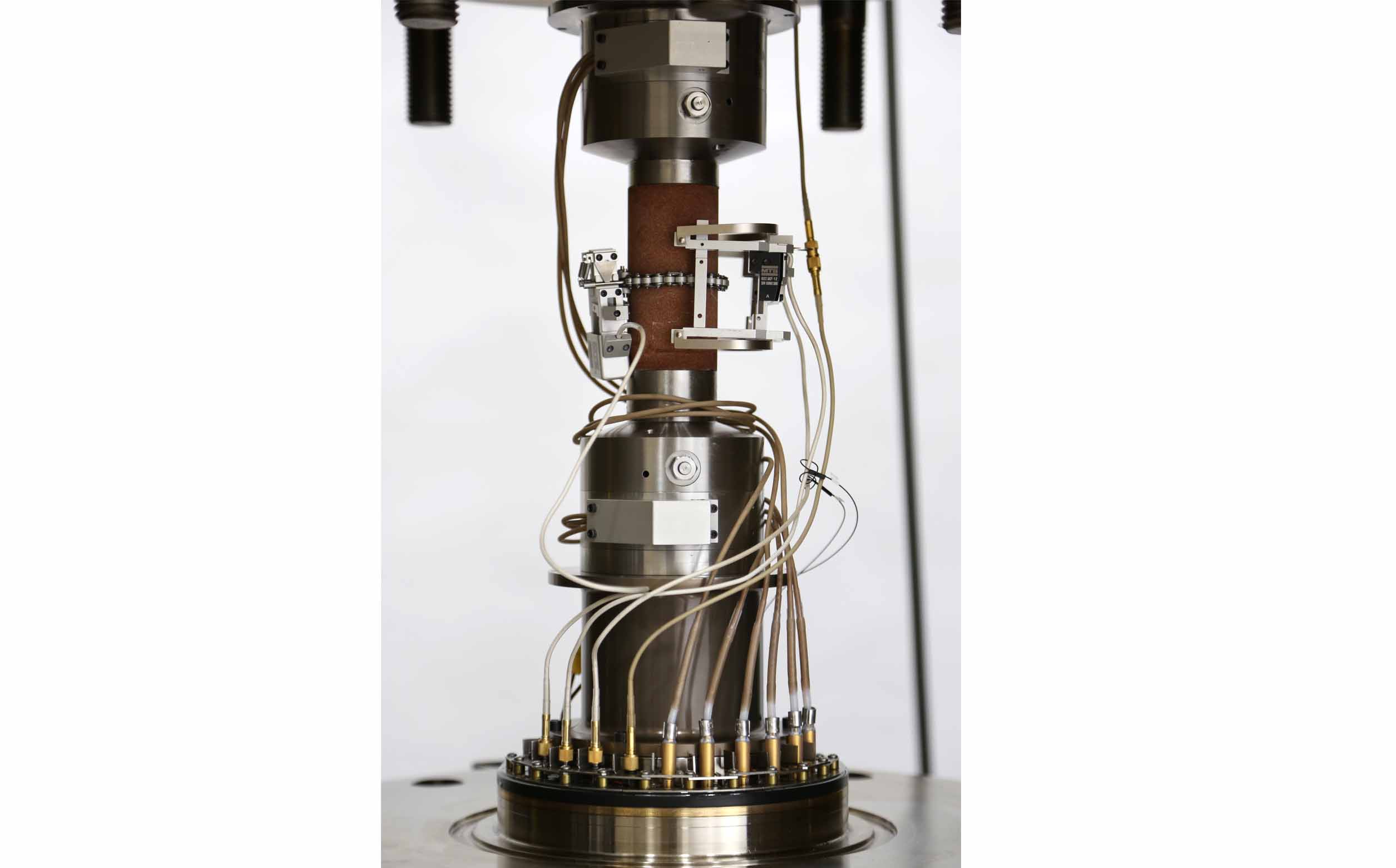 Model 815 and 816 Rock Mechanics Test Systems — view 4